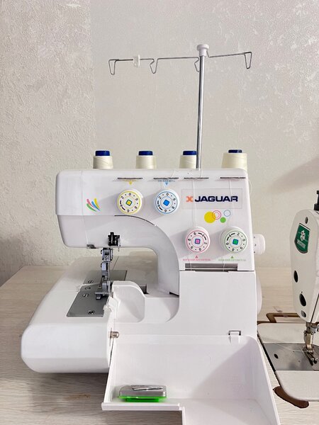 Прямострочка zoje Оверлок jaguar