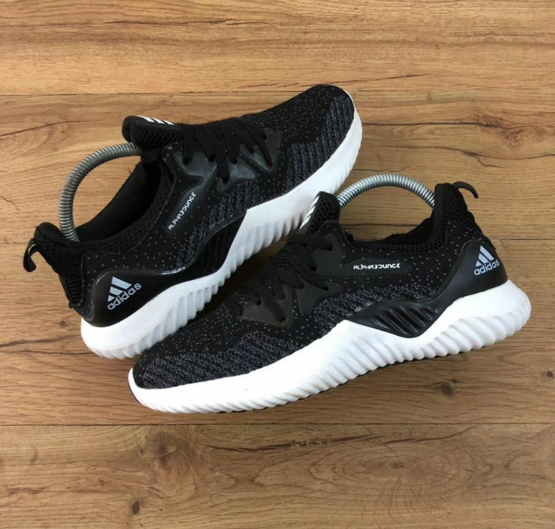 Gym sneakers (ladies )