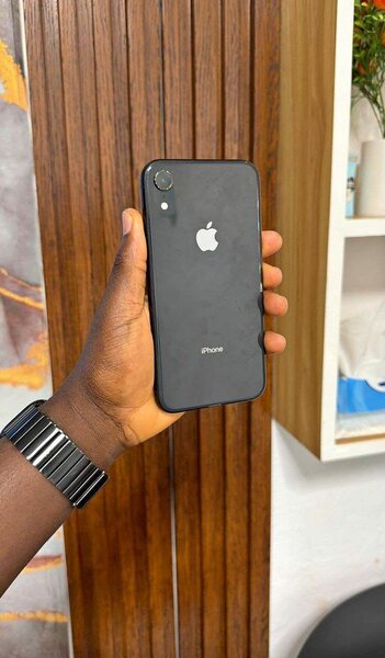 iPhone Noir Élégant 64Go