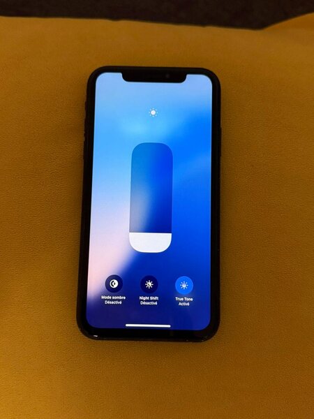 iPhone XR noir, 64 Go