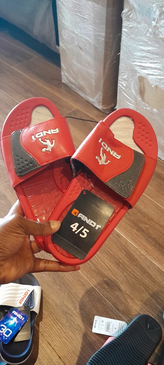 AND1 Strider Boys Slide in size 4 t-5