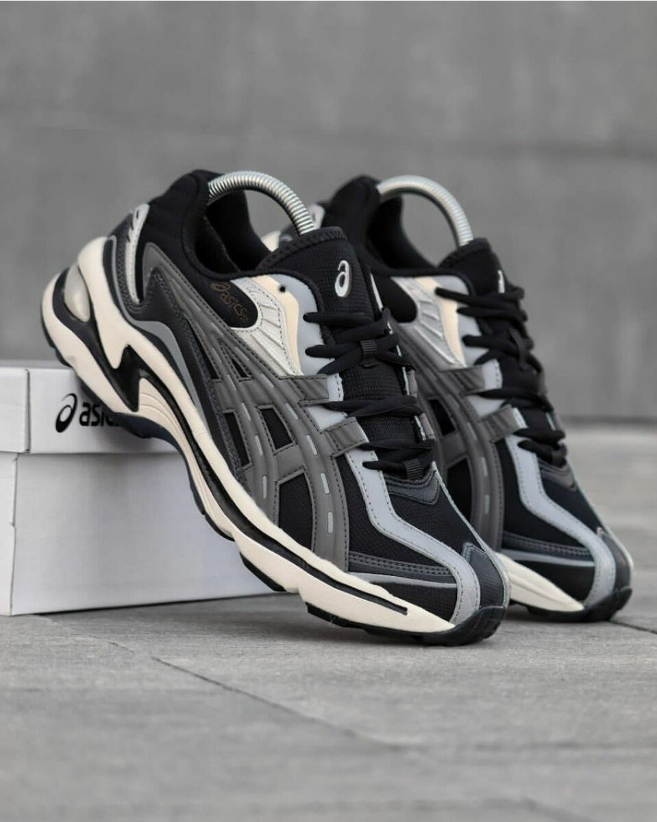 Baskets Noires et Grises Asics