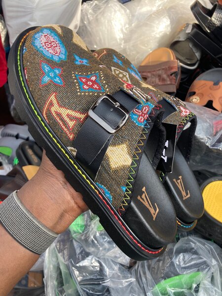 Sandales à motif élégant