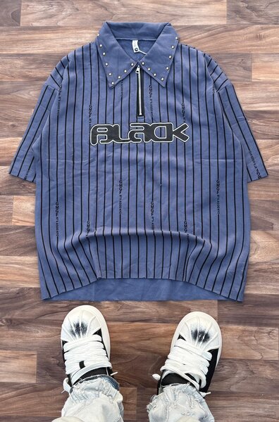 T-shirt à col clouté rayé