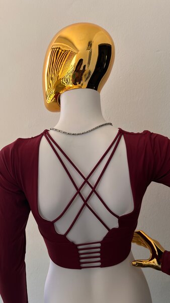 Crop top rouge à manches longues