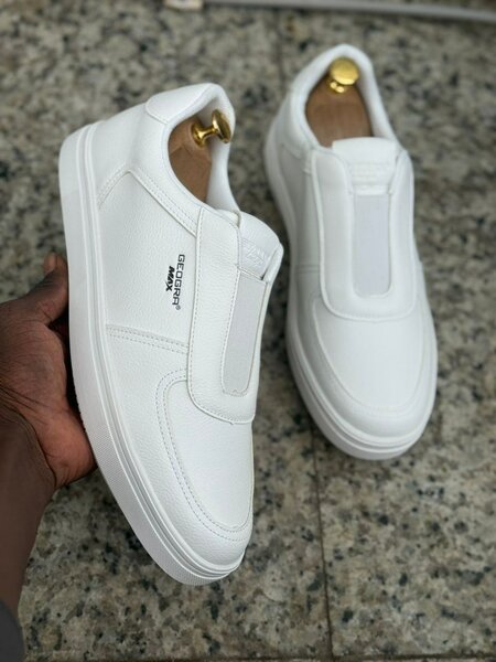 Sneakers en cuir blanc et noir