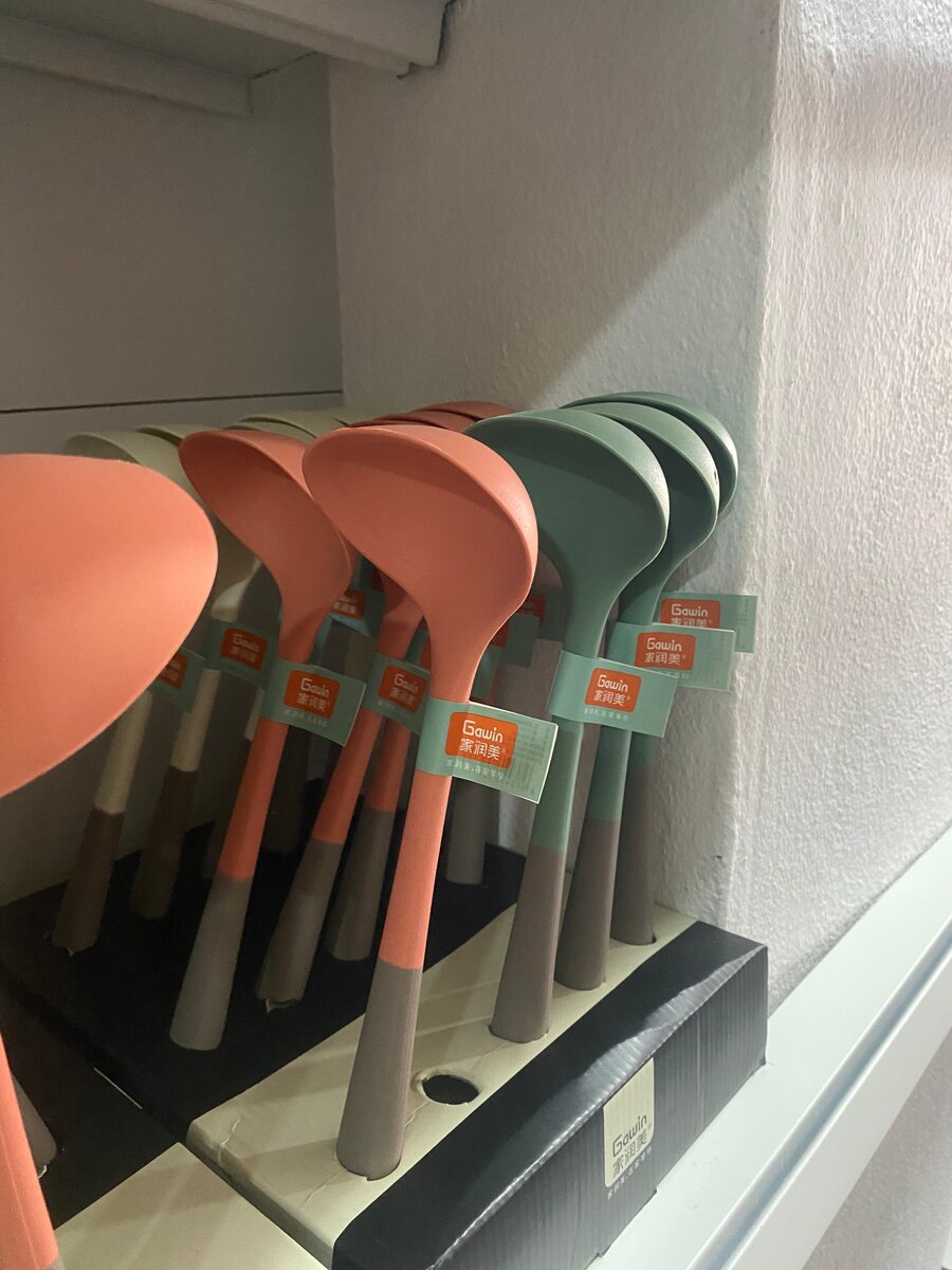 Cuillères en silicone colorées