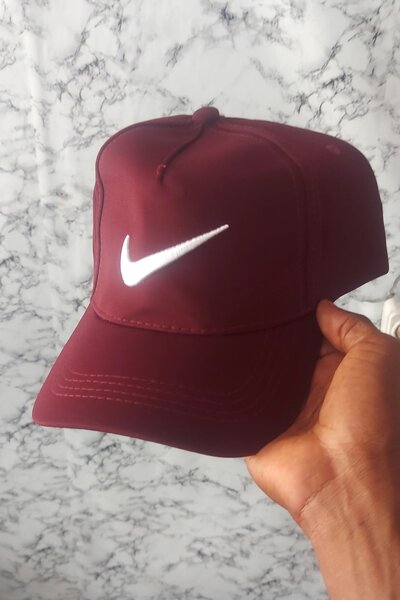 Casquette rouge sportive Nike