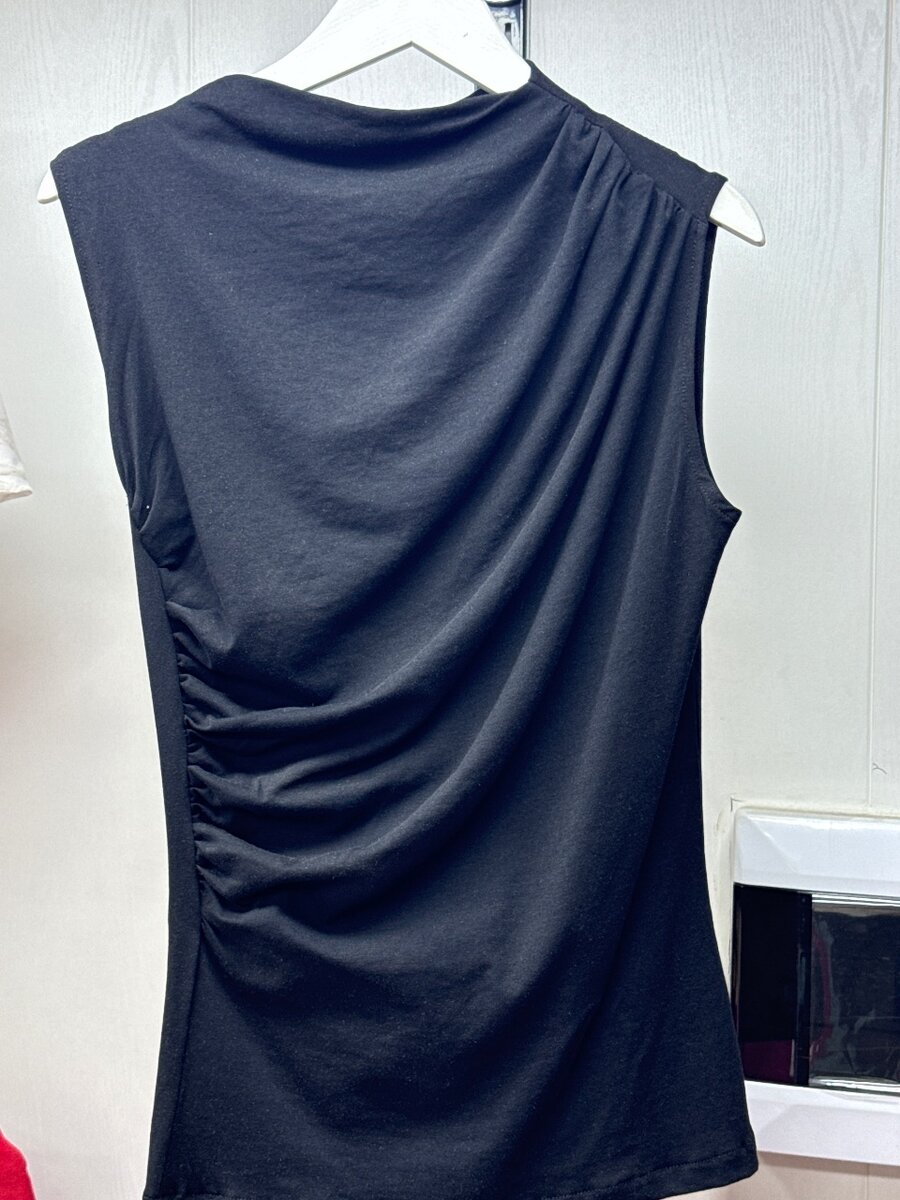 Базовая черная футболка