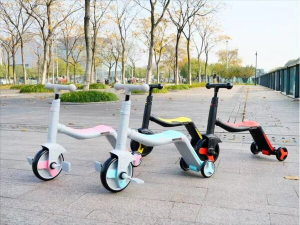 Vélo 3 en 1  ( trotinette + vélo+ poussette )