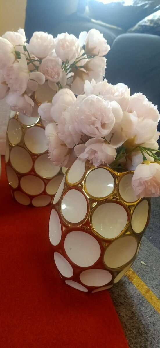 Ornaments and vases for hire