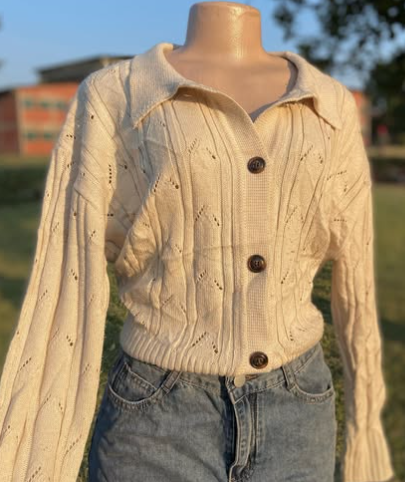 Short knitted sweater with buttons size: M