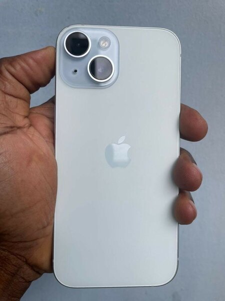 iPhone 15 simple