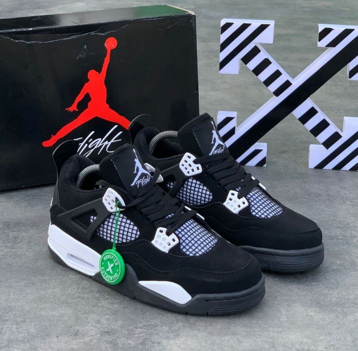 Air Jordan Retro 4 panda