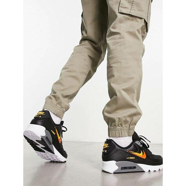 Nike Air Max 90 Sneakers