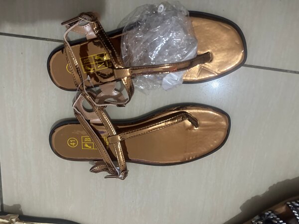 Sandales plates élégantes