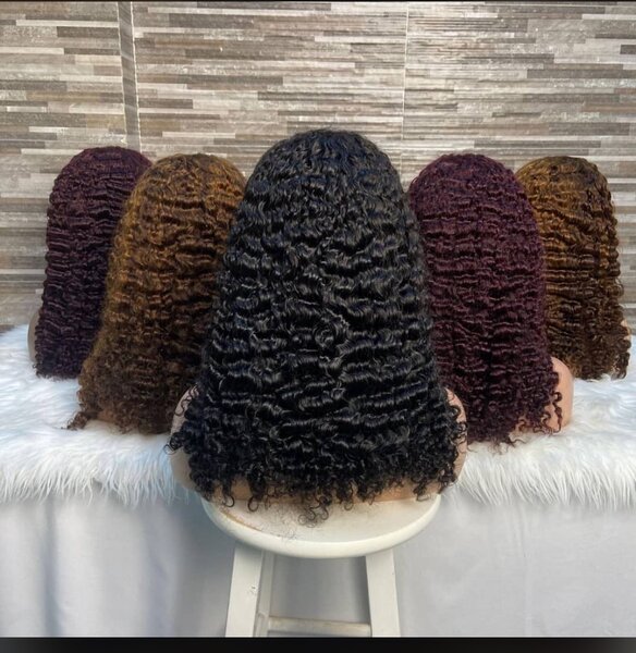 Perruque ondulée en dentelle