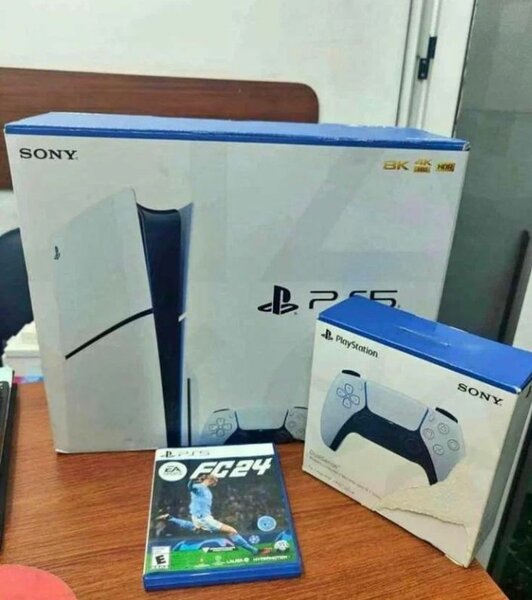 Console PS5 avec jeu FC24