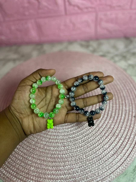 Bracelets en perles colorées