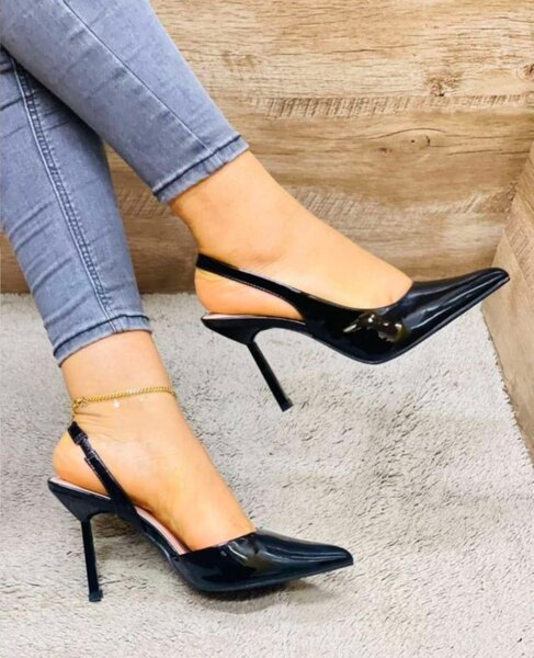 Escarpins à talons aiguilles noirs