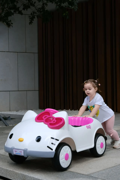 Voiture Hello Kitty pour enfants