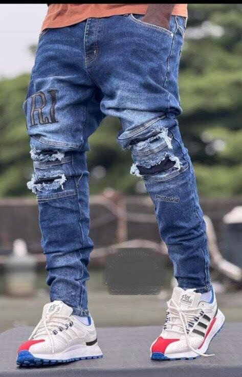 Jeans déchirés tendance