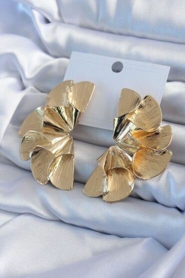 STATEMENT GOLD EARRING