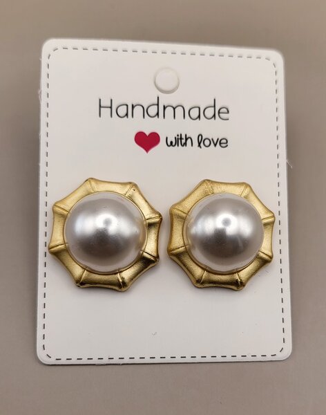 Pearl stud