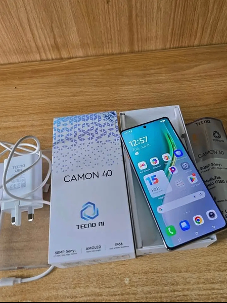 Smartphone TECNO Camon 40