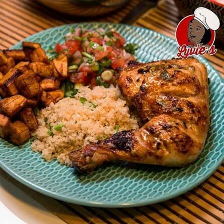 Délicieux Repas de Poulet et Riz