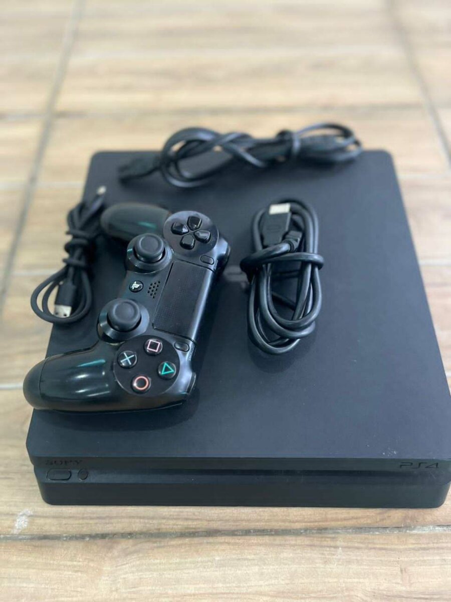 "PS4 Slim 1To + 1 Manette + 7