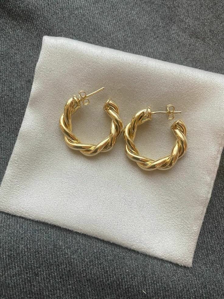 Boucles d'oreilles dorées élégantes