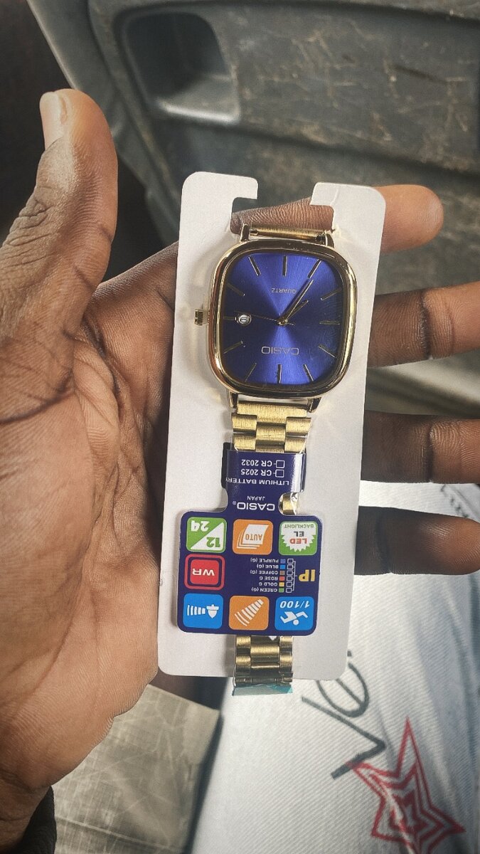 Montre bracelet dorée élégante