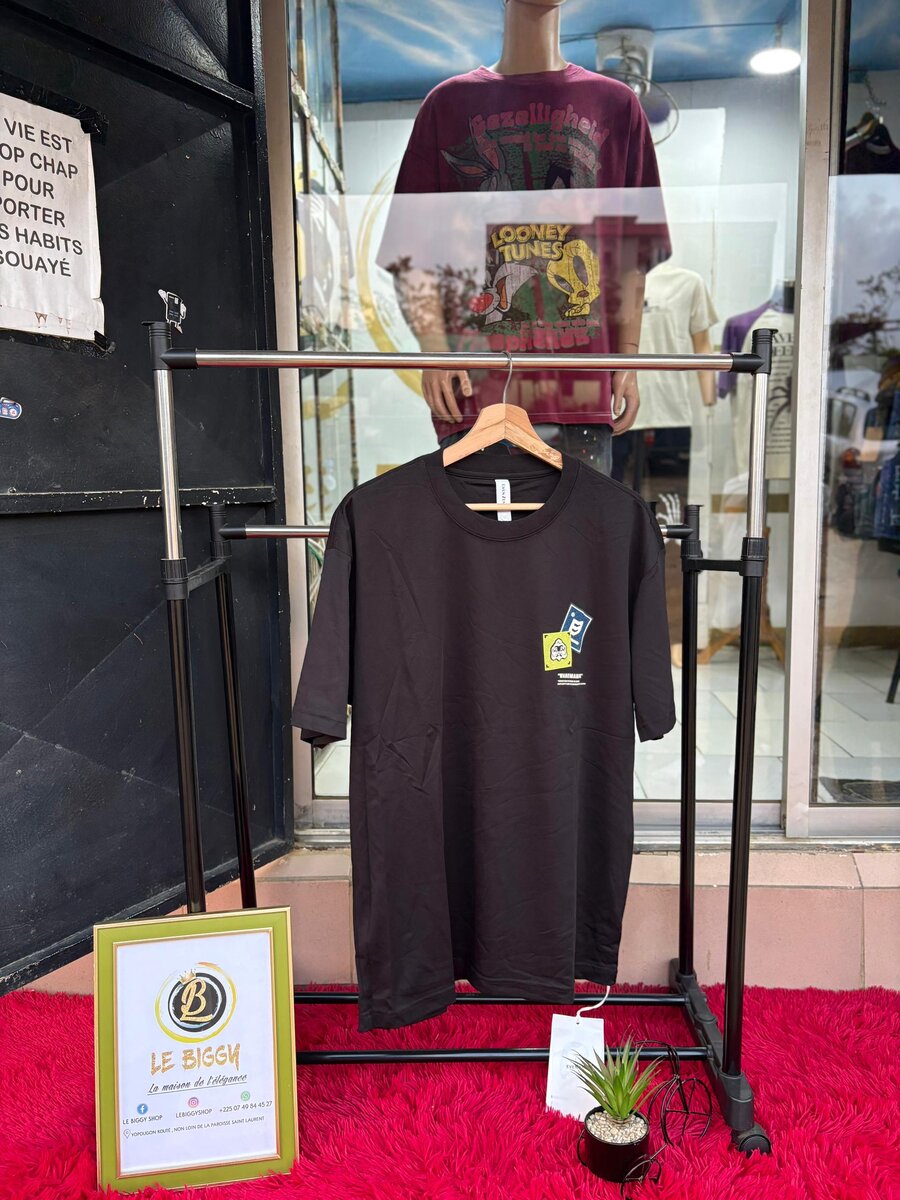 T-shirt noir graphique unisexe