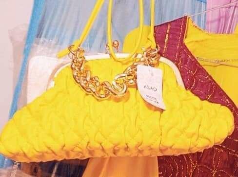 Sac à main jaune chic