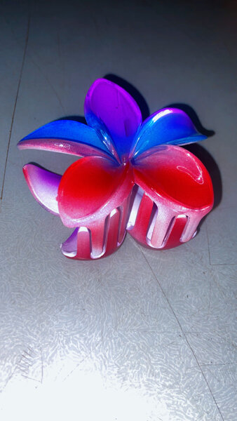 Pince à cheveux fleur colorée