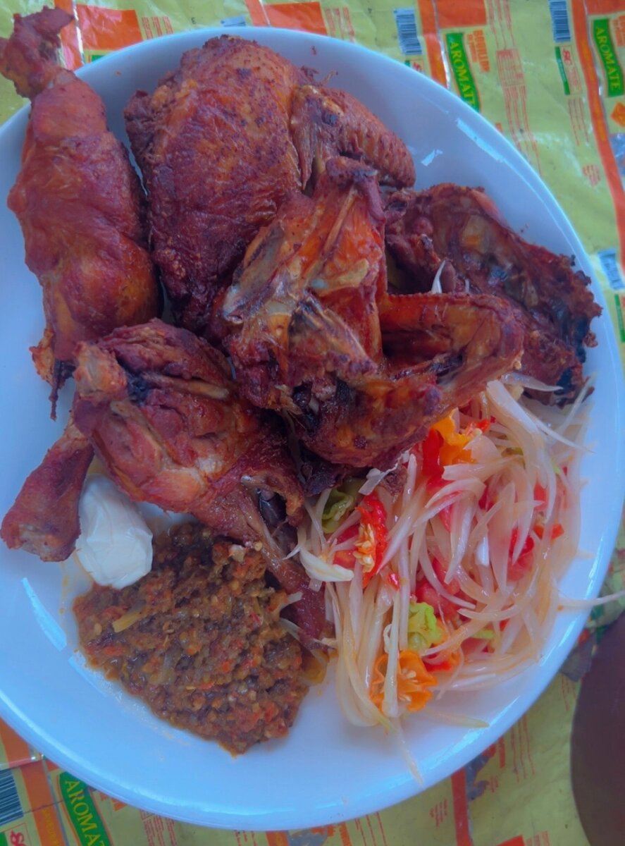 Poulet grillé avec riz soumara