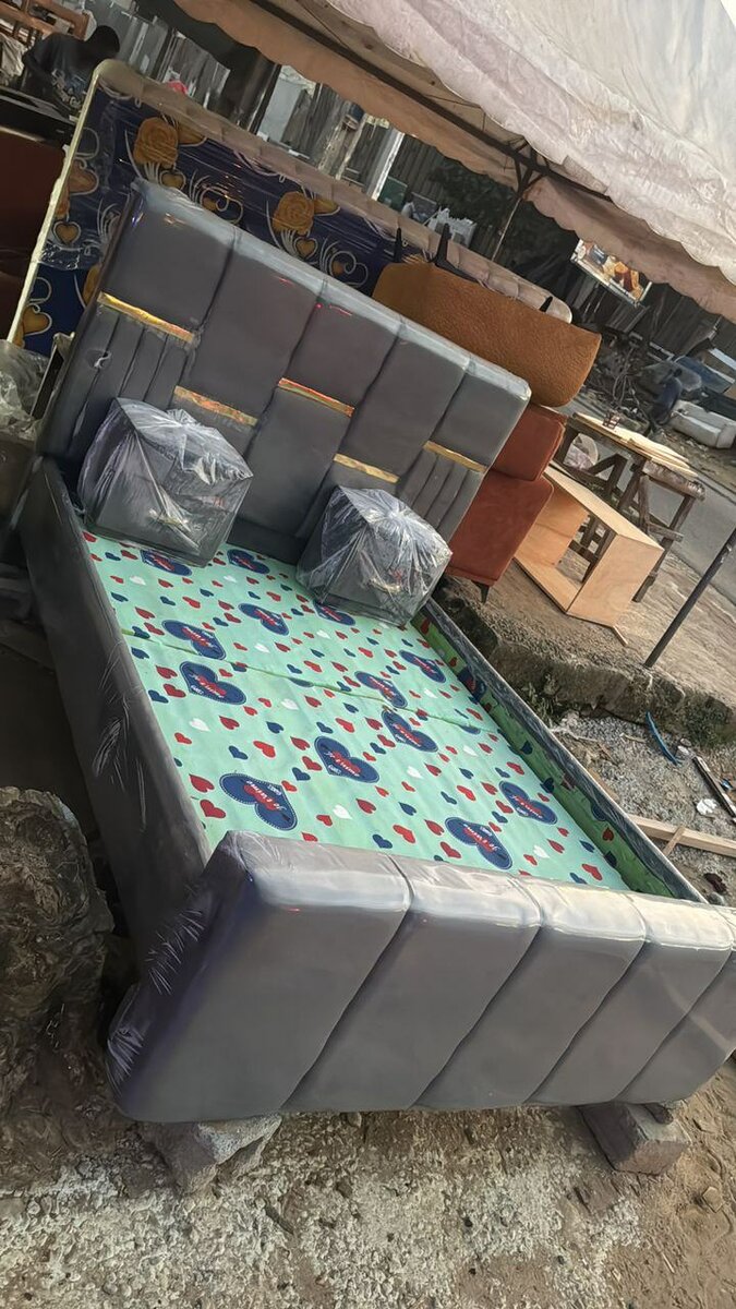 Lit Capitonné Confort Luxe