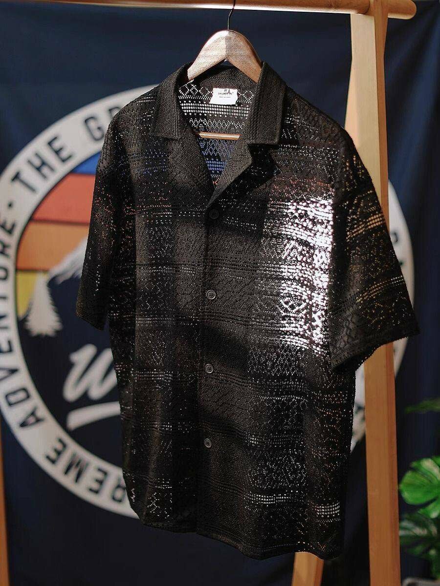 Chemise en dentelle noire homme