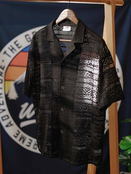 Chemise en dentelle noire homme