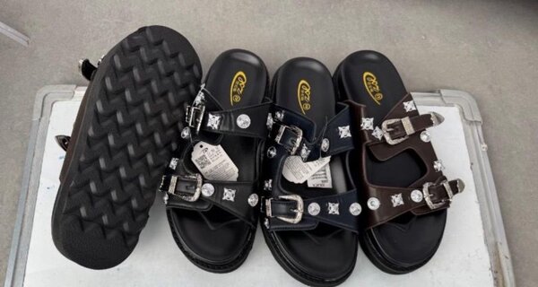 Sandales à boucles décoratives