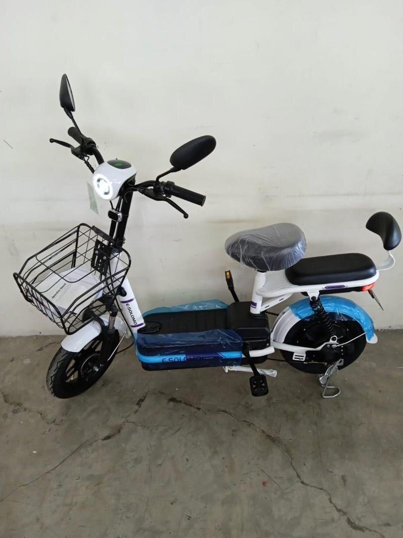Vélo électrique avec panier