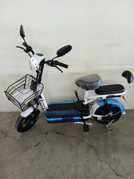 Vélo électrique avec panier