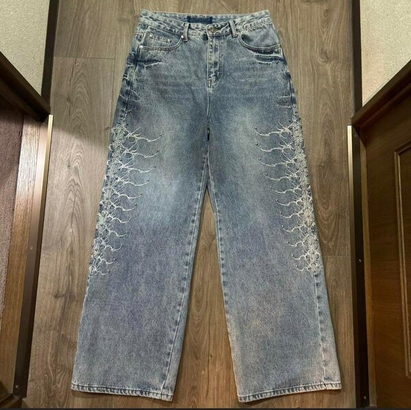 Jean tendance brodé