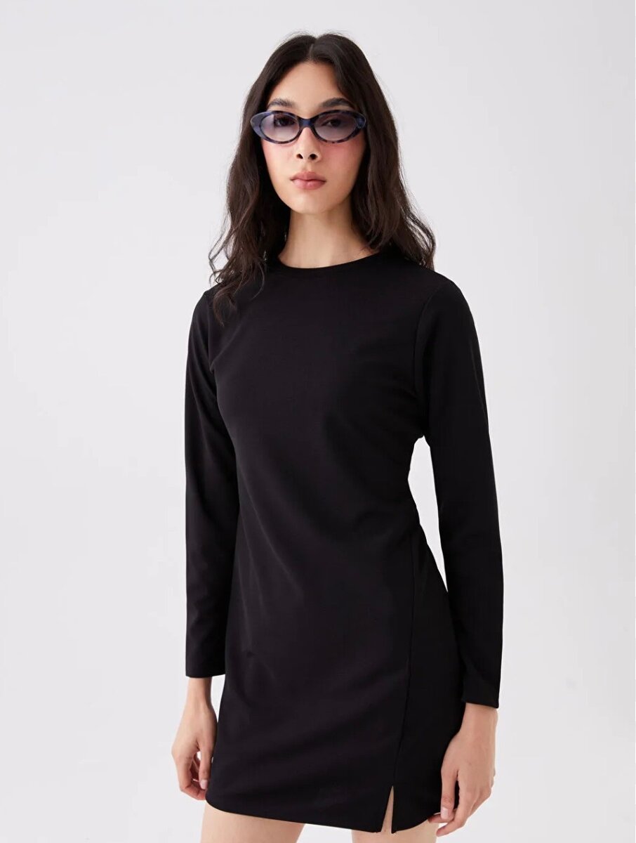 Короткое , черное платье