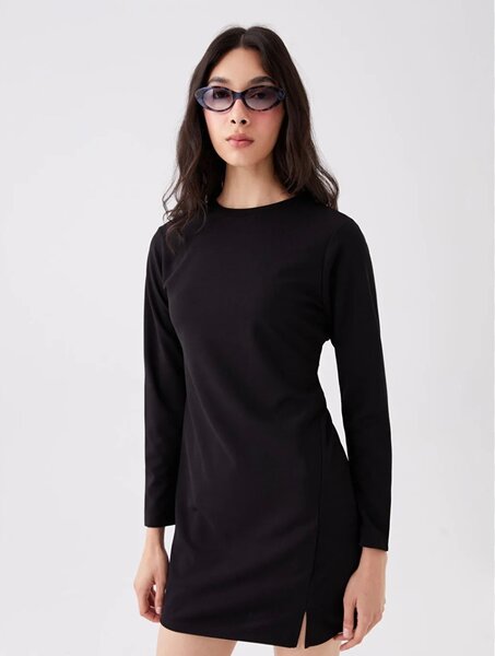 Короткое , черное платье