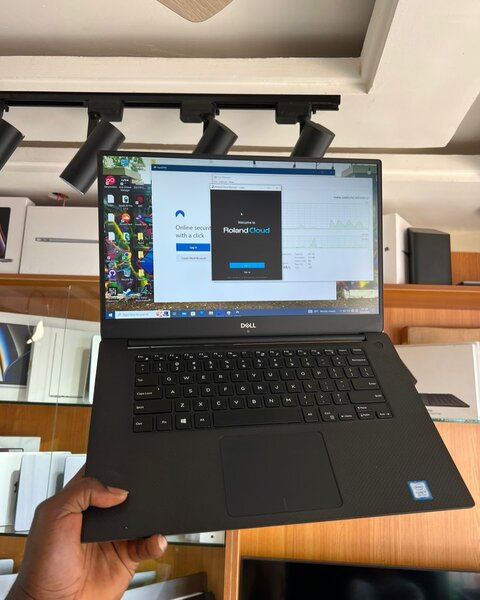 DELL XPS 15 9570.