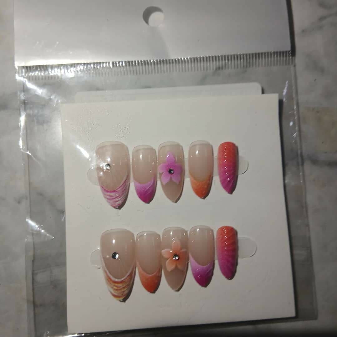 Ongles Press-On Roses et Oranges