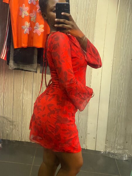 Robe Rouge Fleurie Élégante