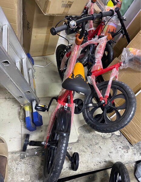 Vélo enfant avec roues stabilisatrices